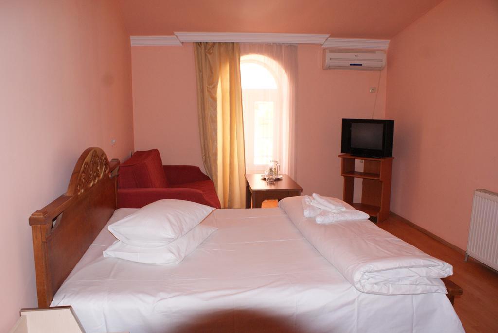 Marani Hotel Batumi Room photo